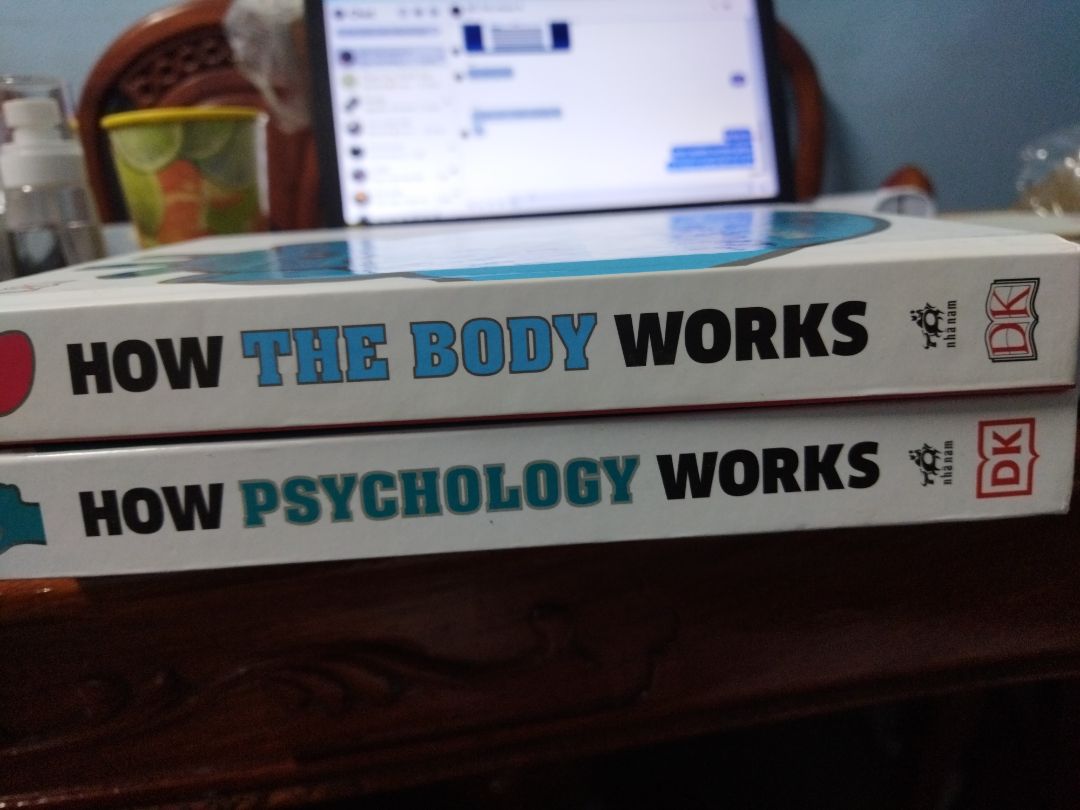 giao hàng quá lâu cả tháng trời. phí ship tăng còn phải thanh toán trước mới dc giảm, vừa đặt xong thì giá giảm mạnh, chắc cho mình xui. sách bìa cứng mấy trăm trang nhưng ko bọc để bụi và cong góc. hộp đựng thì ẩm ướt và rách bươn. nói chung Tiki không chata lượng như trước, muốn liên hệ chat với Tiki trading thì phải gửi yêu cầu khiếu nại mãi.