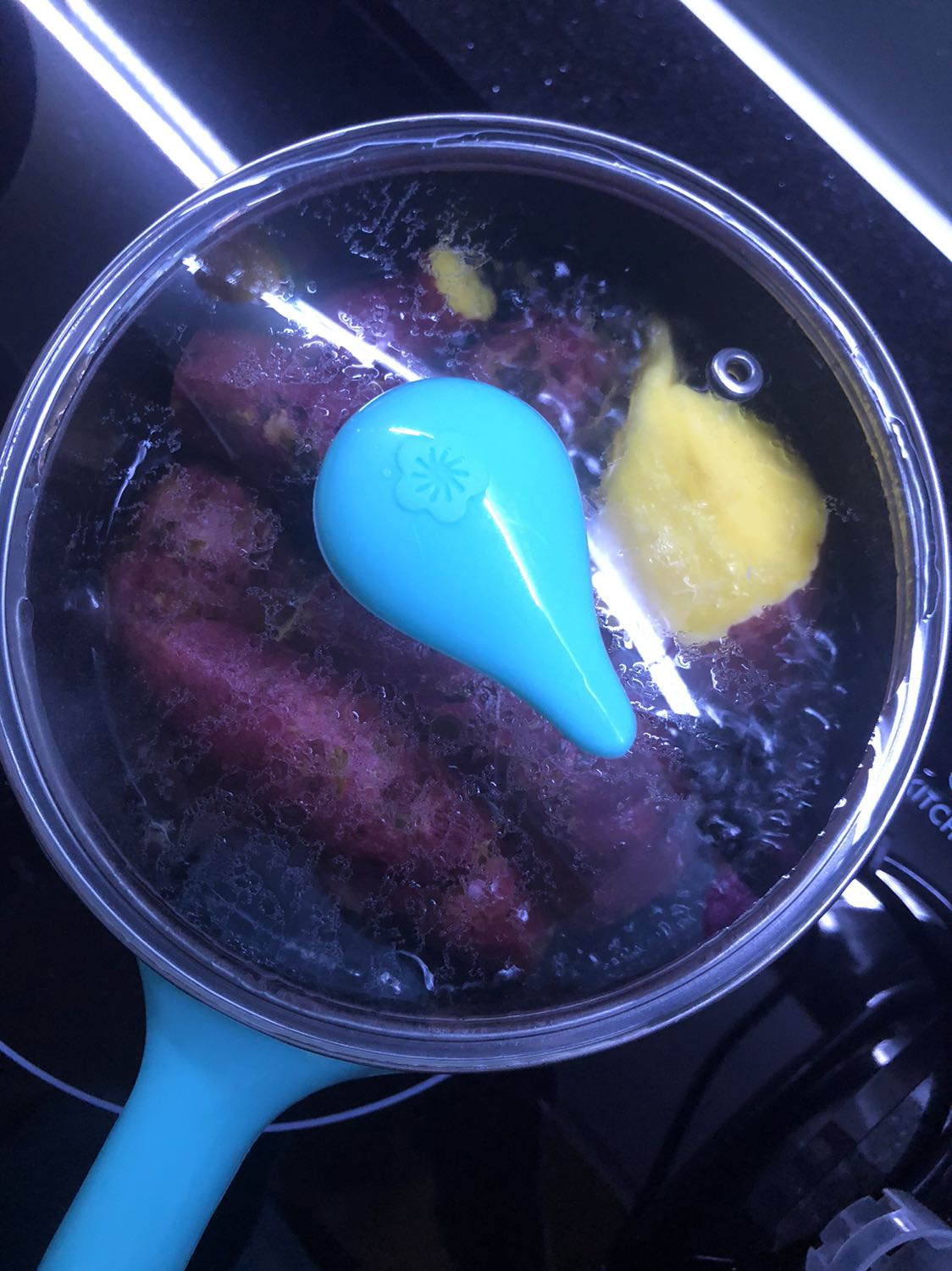 Nồi liền khi rửa nước vào ổ điện, hơi nguy hiểm