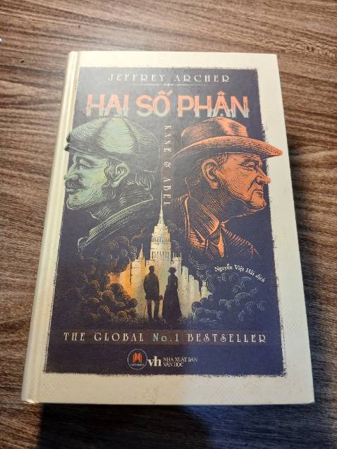 Bìa sách dày dặn có đệm lưng sách co dãn đọc rất thoải mái