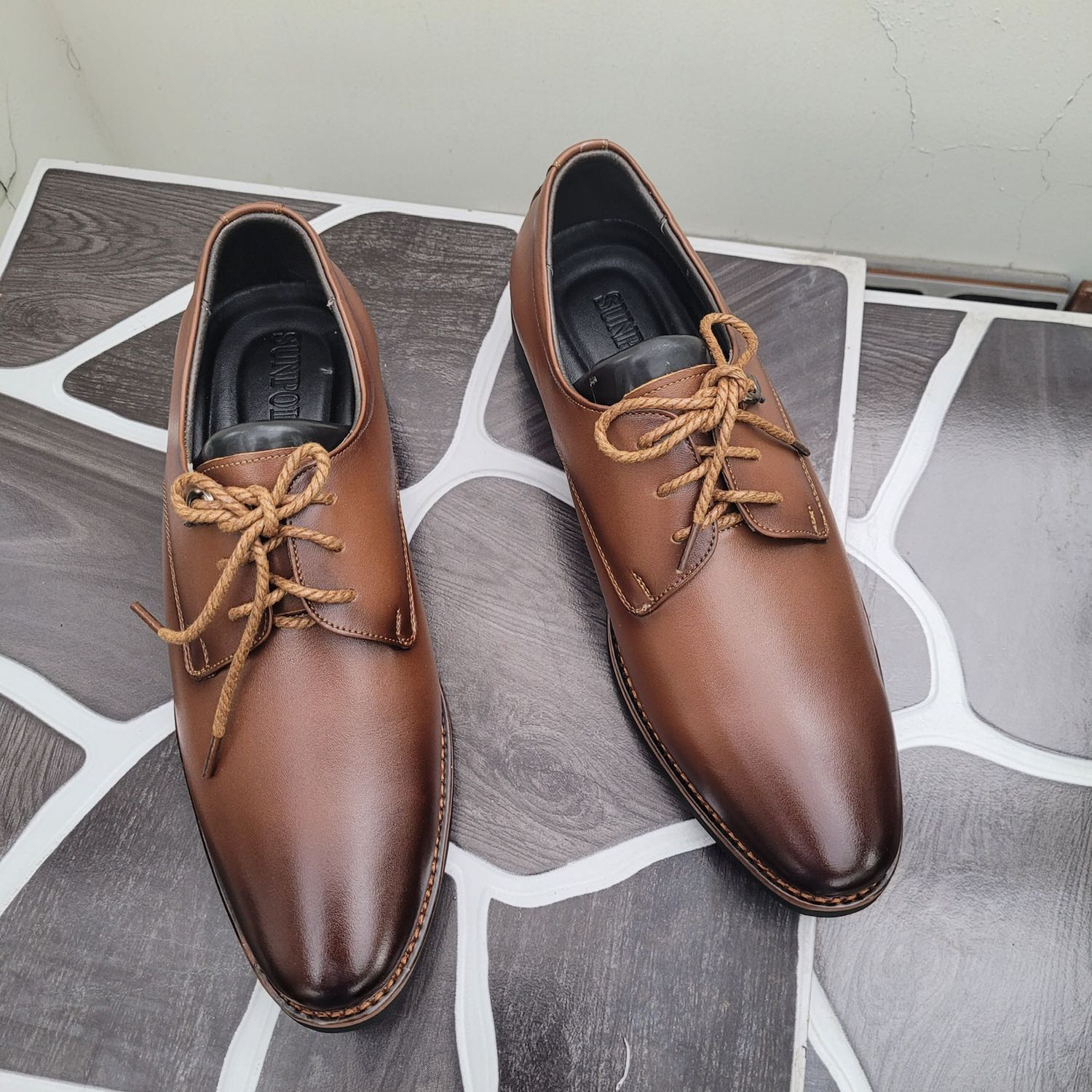 Giày đẹp sang, shop uy tín, đóng gói cẩn thận. Nói chung oke nên mua Giày đẹp sang, shop uy tín, đóng gói cẩn thận. Nói chung oke nên mua