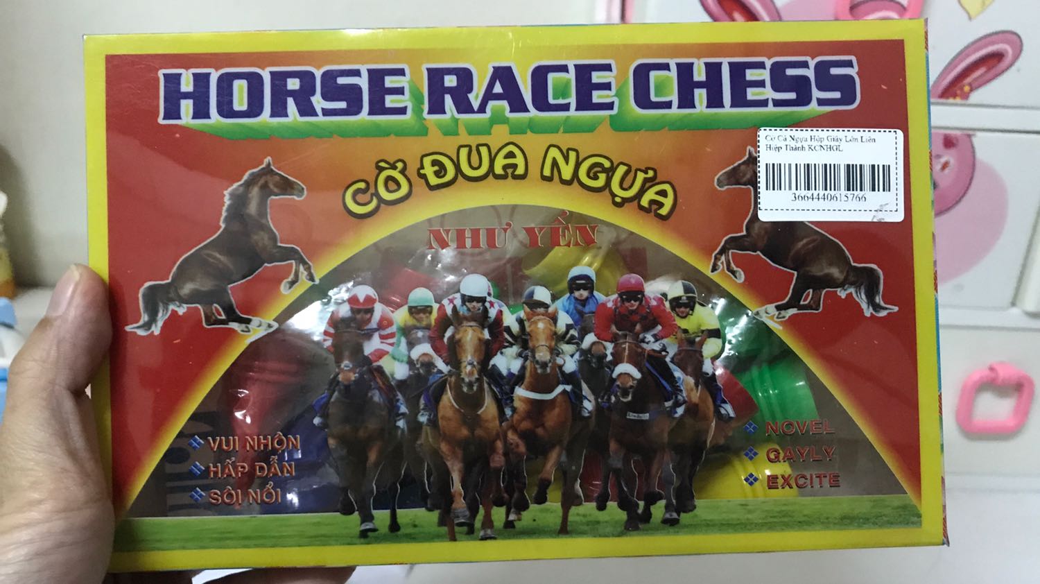 Hàng giao không đúng mô tả trên web. Hàng tôi đặt là bộ cá ngựa hộp giấy lớn của Liên Hiệp Thành, nhưng Tiki giao bộ nhỏ của Như Yến.