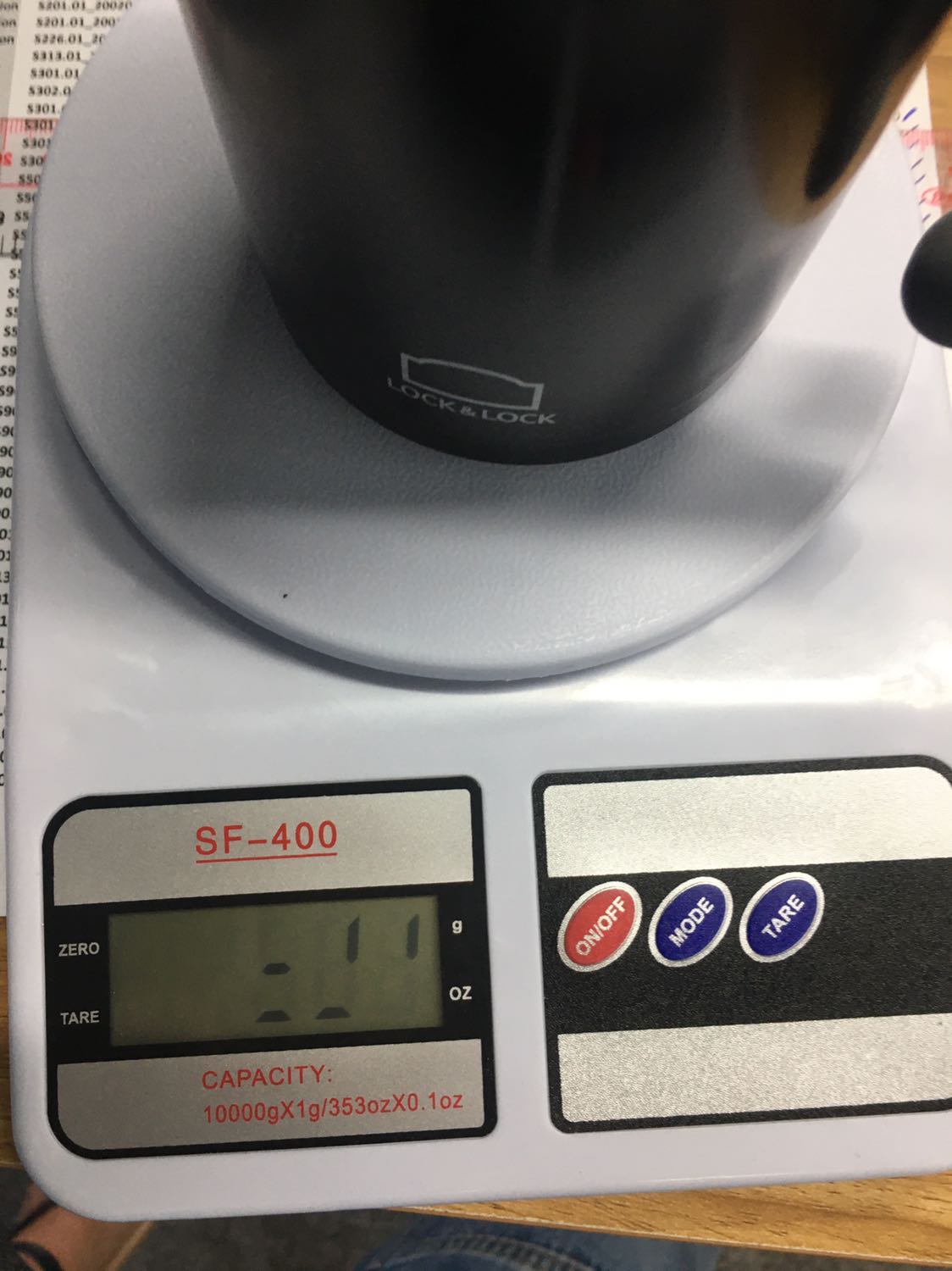 Đề nghị tiki đổi lại cái khác. Không thấy được số gram hay kg . Rất mờ. Ko được tặng pin Đề nghị tiki đổi lại cái khác. Không thấy được số gram hay kg . Rất mờ. Ko được tặng pin