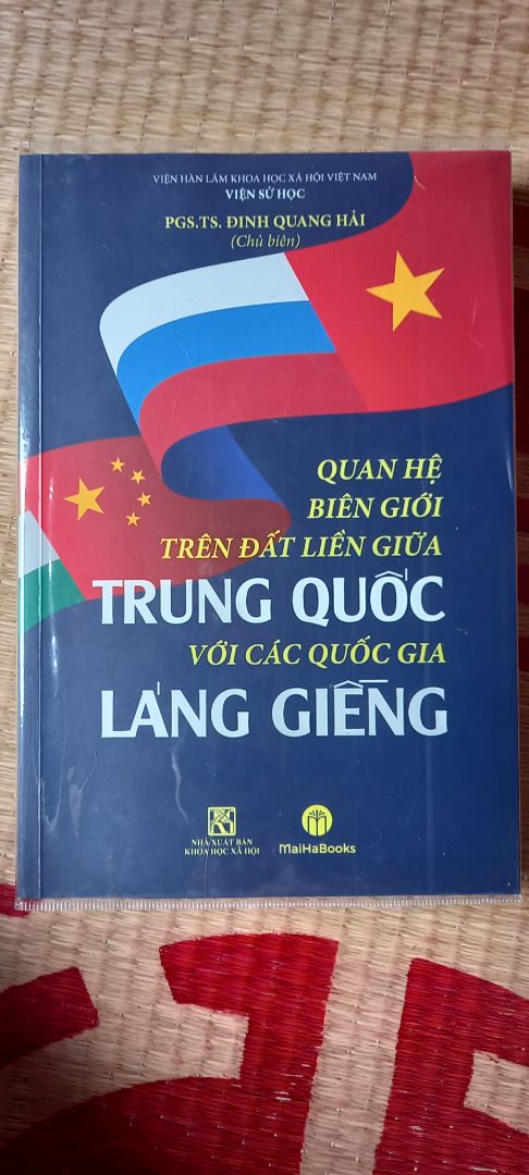 sách cho chúng ta thấy được lịch sử, tư tưởng về vấn đề biên giới của Trung Quốc với các nước xung quanh, qua đó có thể thấy tham vọng bành trướng là 1 thứ gắn liền với lịch sử phát triển của Trung Quốc. Tuy nhiên sách về địa lý mà rất ít bản đồ, người đọc khó lòng có thể nắm bắt được các vị trí, mong nếu có tái bản thì nxb sẽ thêm bản đồ nhiều hơn