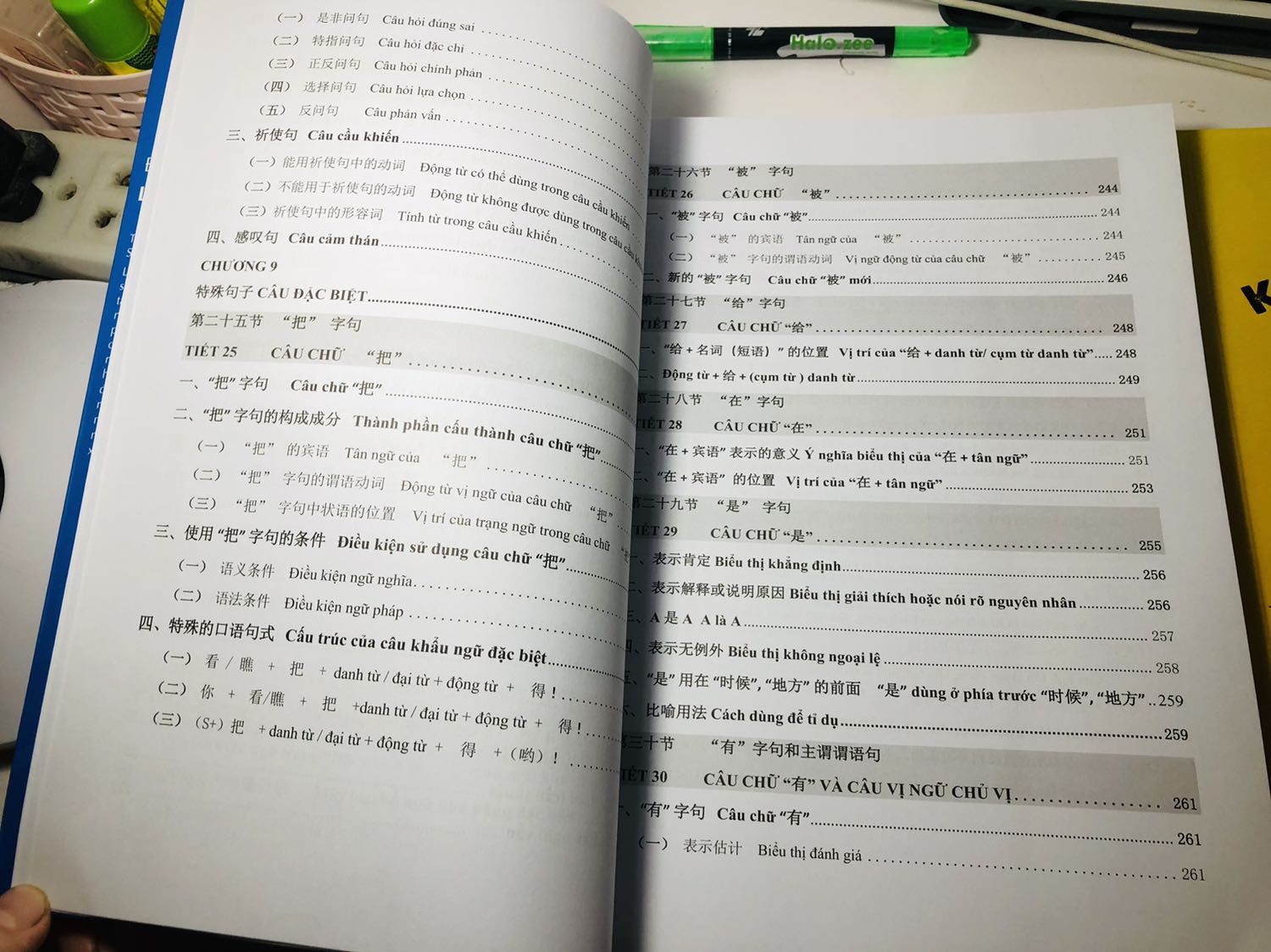 Lúc đầu sợ mua về tự đọc sẽ ko hiểu. May nhờ chị tư vấn viên nhiệt tình cho mình biết Thầy đang livestream dạy free các bài trong sách này và còn giới thiệu cả cuốn Cách học ngữ pháp mới ra nên mình mua cả 2 luôn. Shop đóng gói kỹ, giao nhanh, sách đẹp. Sẽ còn ủng hộ shop ❤️