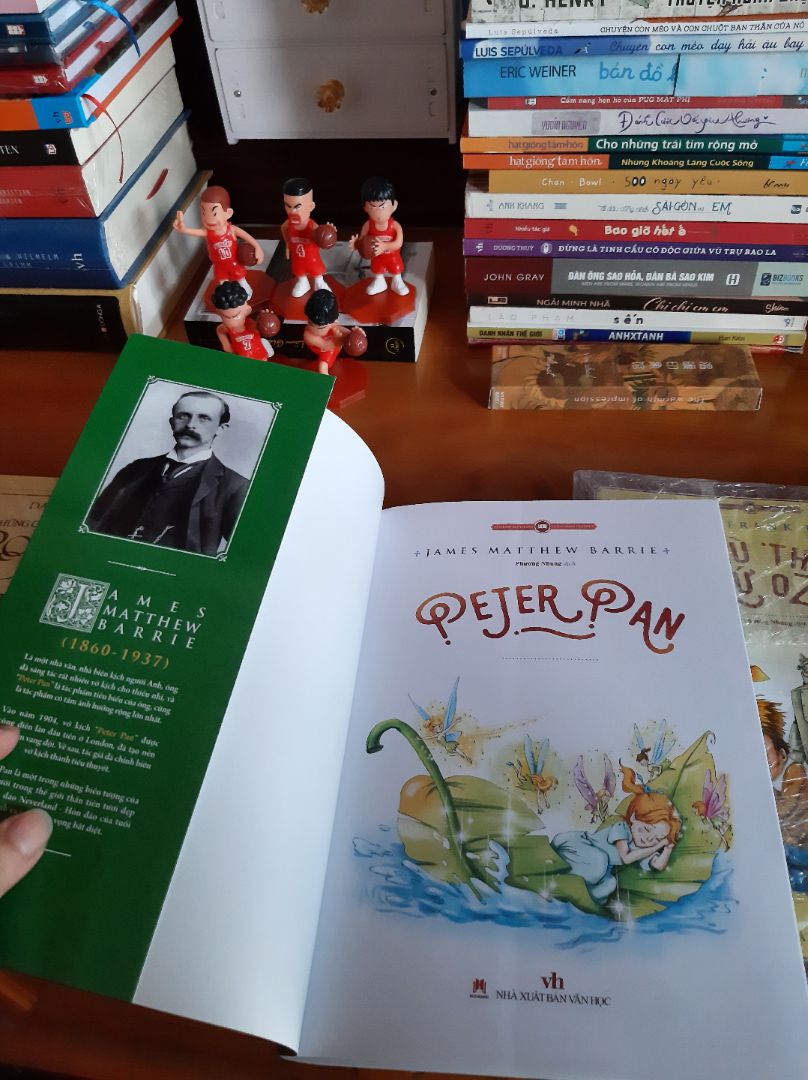 bị bể hộp nên hơi móp góc 1 chút nhưng ko sao, giao hàng rất nhanh.
Sách quá đẹp, in màu 100% , nội dung hay, giấy trắng rất xịn mà sale còn 68k , quá chất lượng