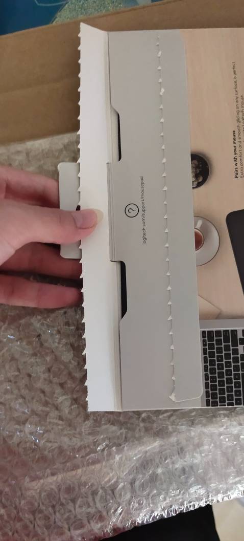 dễ di chuyển chuột, lót mịn, dày mới nhận hàng thấy khá ok. Hàng logitech thì tốt đó h rồi nhưng mà khi nhận hàng vỏ bị biến dạng nhẹ.