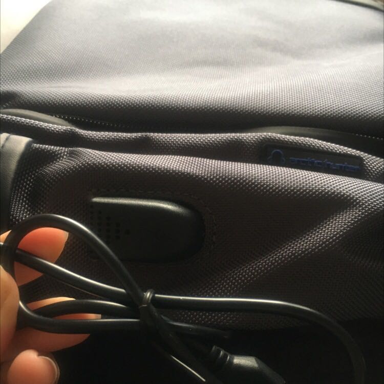 Balo đẹp như hình. Sau 24h đã nhận được hàng. Chất liệu dày dặn, để laptop rộng rãi luôn. Mình đắn đo rất nhiều trước khi mua nhưng nhận đc sản phẩm thì cực kì ưng cái bụng. Balo đẹp như hình. Sau 24h đã nhận được hàng. Chất liệu dày dặn, để laptop rộng rãi luôn. Mình đắn đo rất nhiều trước khi mua nhưng nhận đc sản phẩm thì cực kì ưng cái bụng.