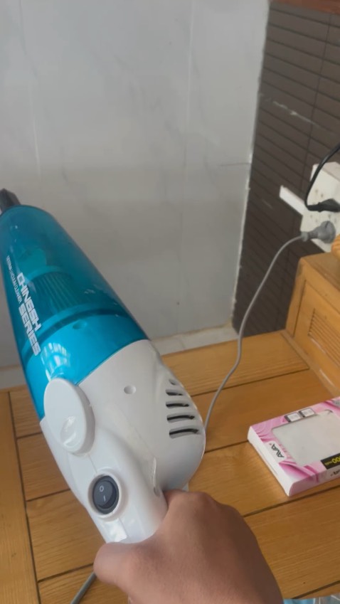 Máy mua hơn 1 tháng về dùng được 5 lần giờ mở máy lên thì k chạy đc nữa , lại hư