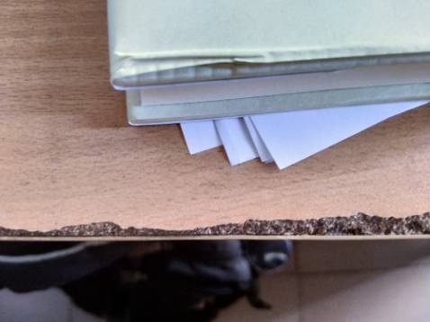 Nhìn chung, mọi thứ đều ổn, ngoại trừ hai phần trong góc bìa sách (bị móp, rách).
- Về giao hàng: Nhanh, tốt, người giao hàng thân thiện.
- Về sản phẩm: Hay, là quyển sách theo hướng đề cao tính tự do, tính cá nhân trong kinh tế và chính trị.