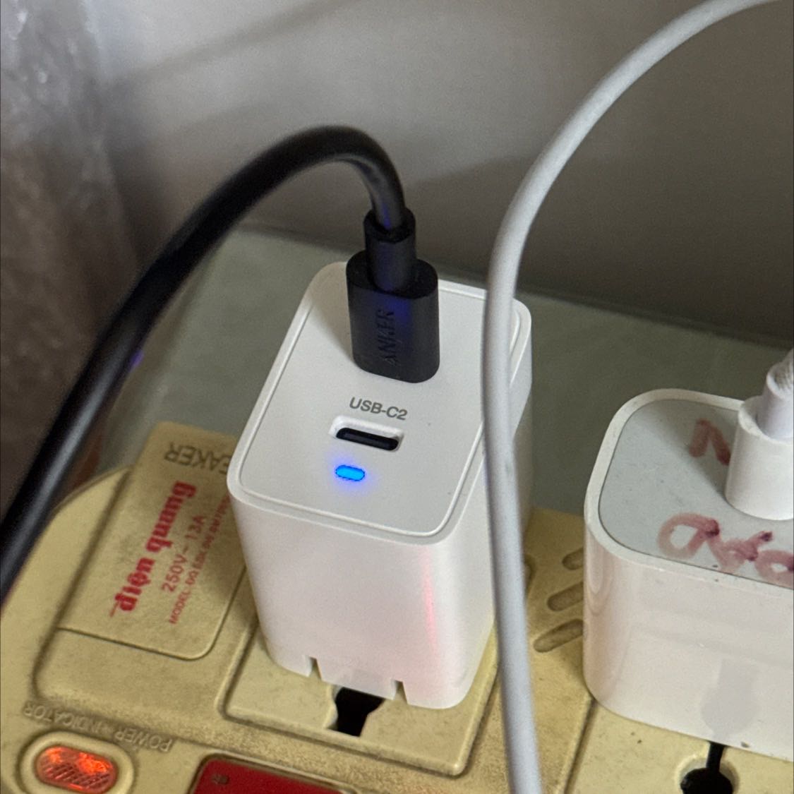 Sạc ko ổn định. 
Ko tốt bằng 1 số sp mua trước đó