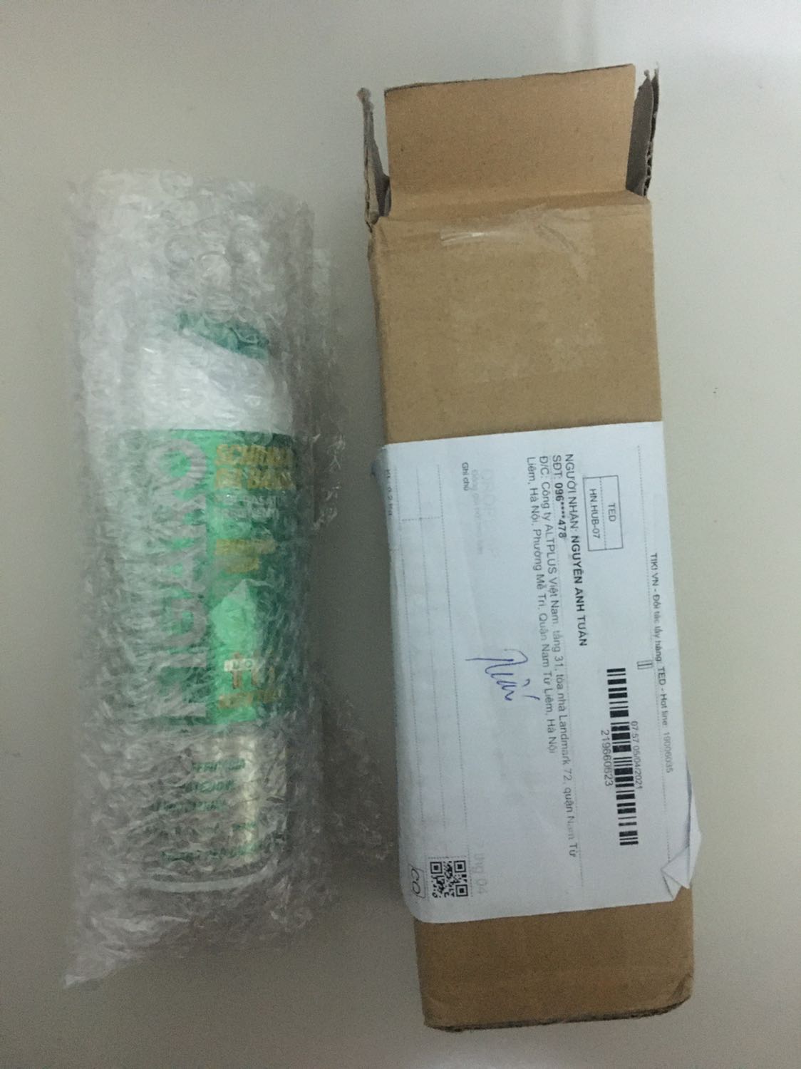 Đóng gói, bao bọc cẩn thận, không có gì phải chê
Mình mua hương bạc hà để thử, trước đã mua bản Classical rồi nhưng đang cảm thấy Classical nhiều bọt hơn, Classical thì mình mua ở shop khác, không biết thế nào :D
Cảm giác thì mua hương bạc hà này dùng vẫn thích hơn Classical nhé các bác