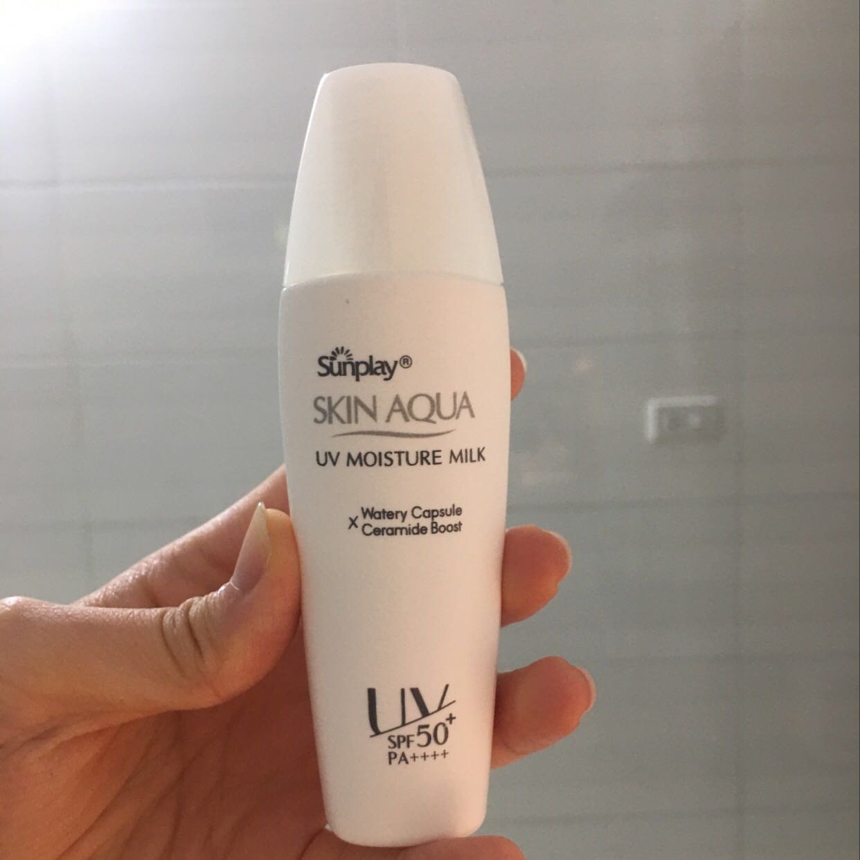 Rất ưng ý về sản phẩm luôn. Bôi lên thẩm thấu nhanh, sờ lại da thì thấy mền mịn. Shop có nhiều sản phẩm lựa chọn cho từng loại da. Sẽ ủng hôn dài dài. Ko hổi danh là thương hiệu bán chạy