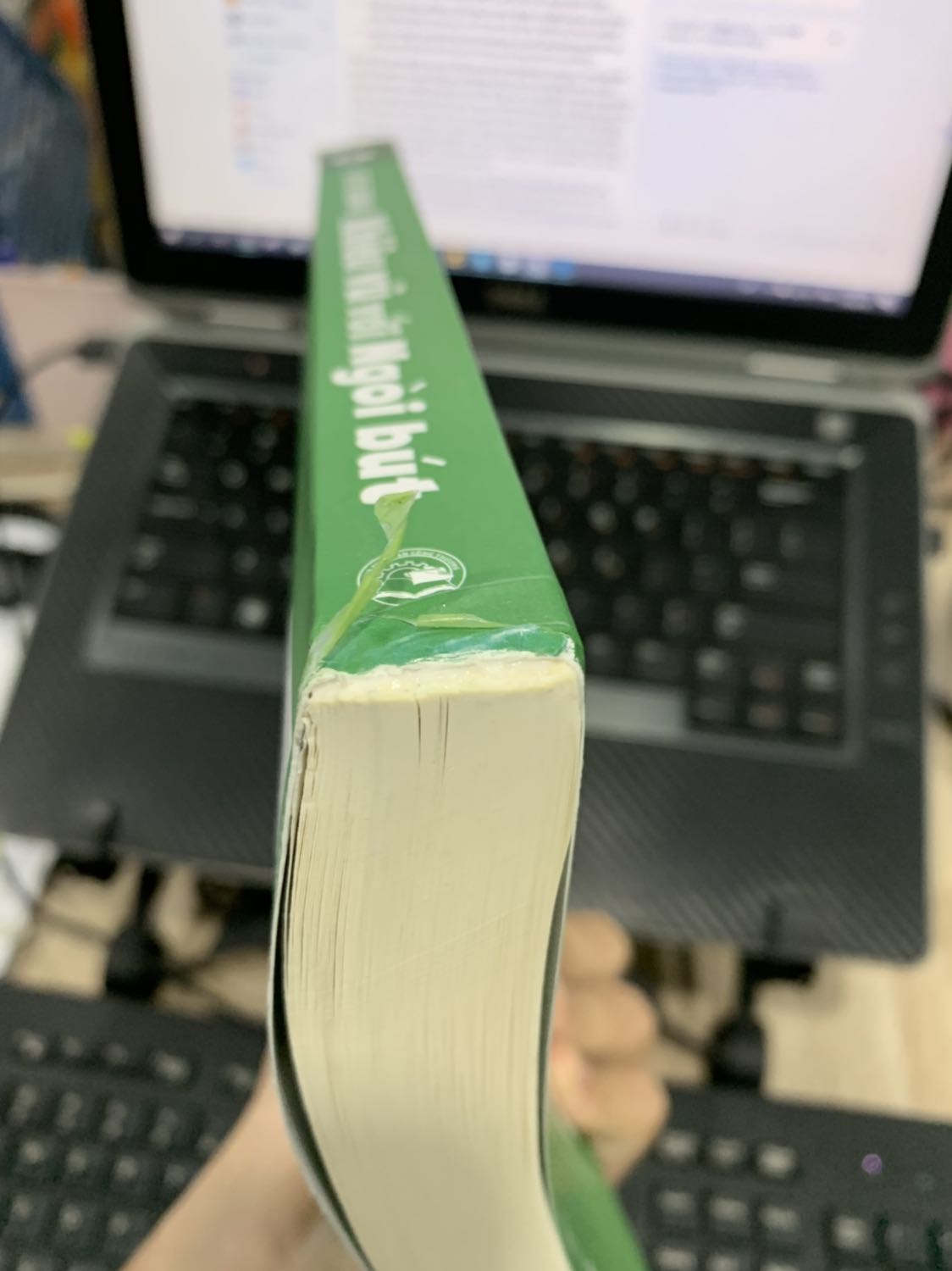 Mới nhận sách vac khui hộp Tiki ra, thấy ngay 2 đầu góc bong tróc Nilong và gãy nứt xả. Đơn hàng mình vừa nhận xong ngày 15/07/2019. Chưa biết nội dung hay không nhưng mà ngoại hình quyển sách mới làm mình thật buồn
