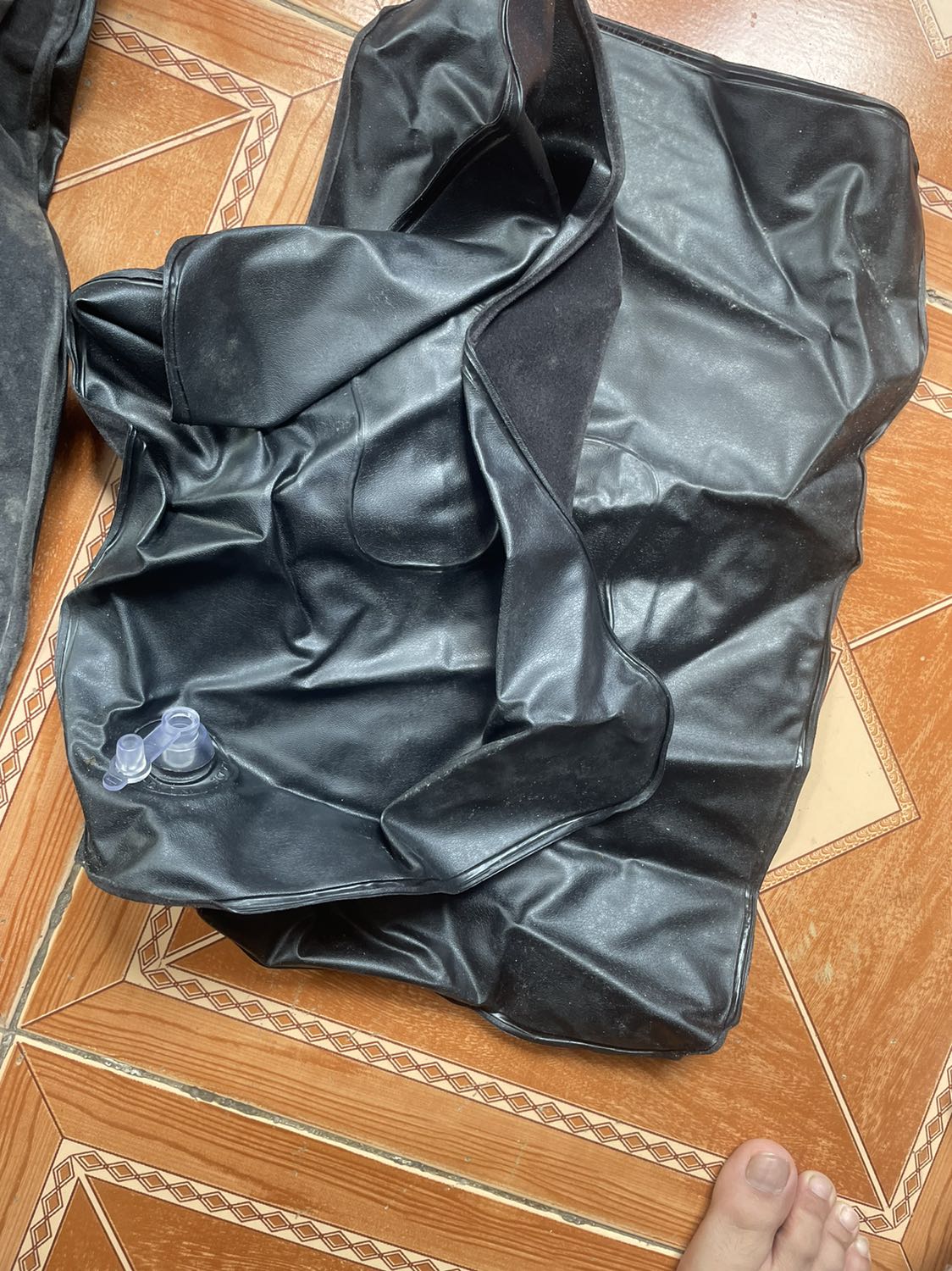 hàng giom moi ngươi ạ.tin tương kg kiêm hang nhưng dở tệ.đóng gói toàn cát *** hàng móc meo.như dẻ rách.do bơm kg có chui cấm dở tệ.