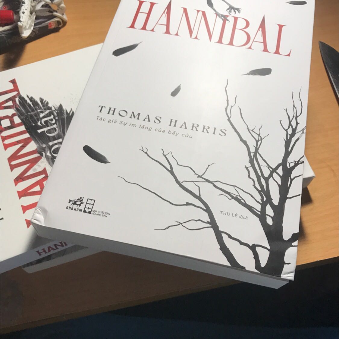 sách có được bọc nhưng vẫn bị hỏng 1 chút, hơi tiếc:((