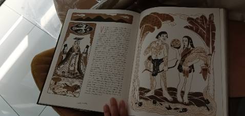 Sách to hơn dự định, bìa cứng và khá chất lượng, rất Việt Nam.