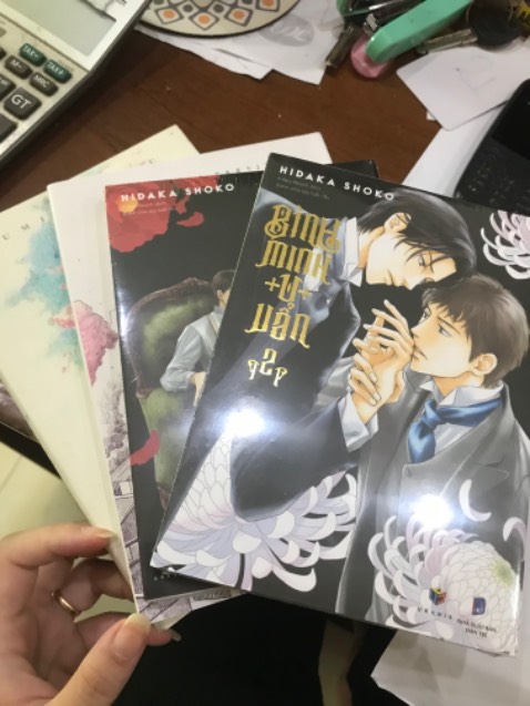 Truyện còn nguyên màn co, Tiki đợt này gói hàng kỹ lại rồi nha, nếu cứ gói vậy thì về sau an tâm đặt trên tikitrading lại rồi ^^ ship cực nhanh luôn. 12.12 đặt mà hôm sau 13.12 ship tới PQ rồi. Vậy