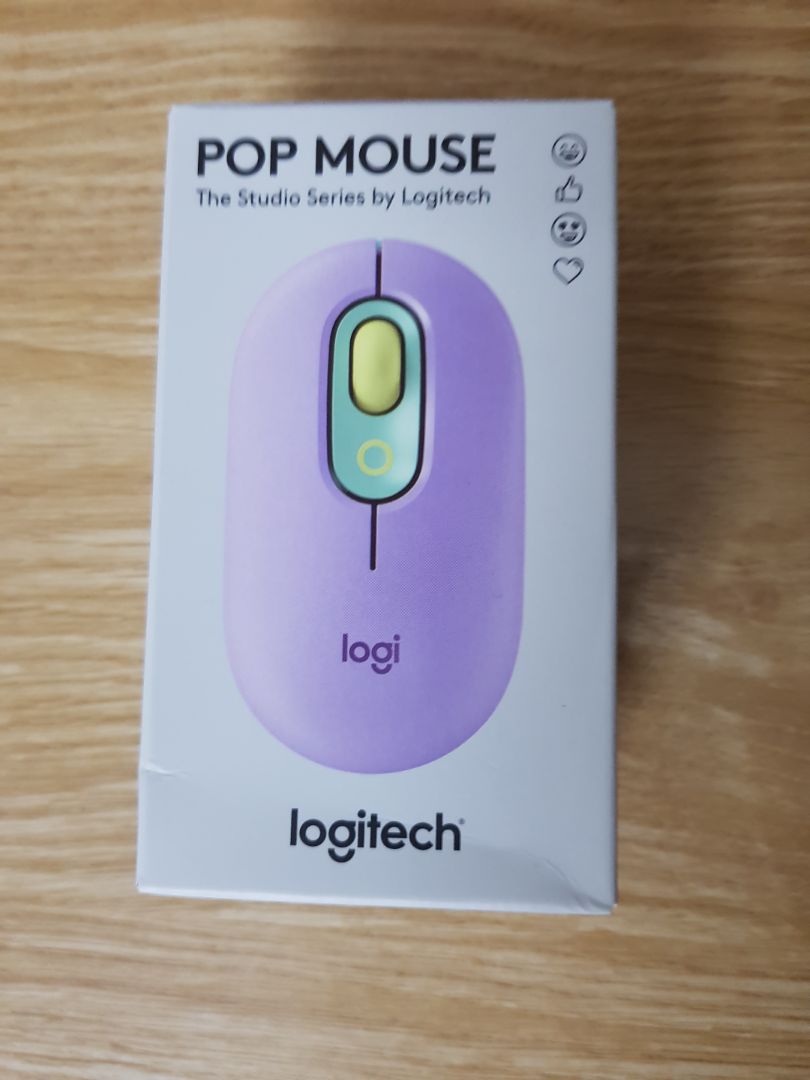 chuột màu đẹp như hình, xài êm.
kết nối hơi khó, mình k thấy có kết nối usb, kết nối blutooth cũng hơi khó cài đặt cho nhiều thiết bị.