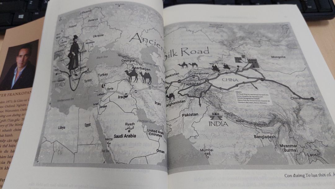 Lịch sử thế giới hình thành qua những con đường, những con đường khám phá những vùng đất mới, những con đường giao thương cho đến những con đường kết nối quốc gia, dân tộc, tôn giáo, có những con đường phát triển cũng có những con đường mang tính hủy hoại. Một tác phẩm phi thường gói gọn lịch sử theo cách băng trên những con đường với hành trình trải dài ngàn năm.