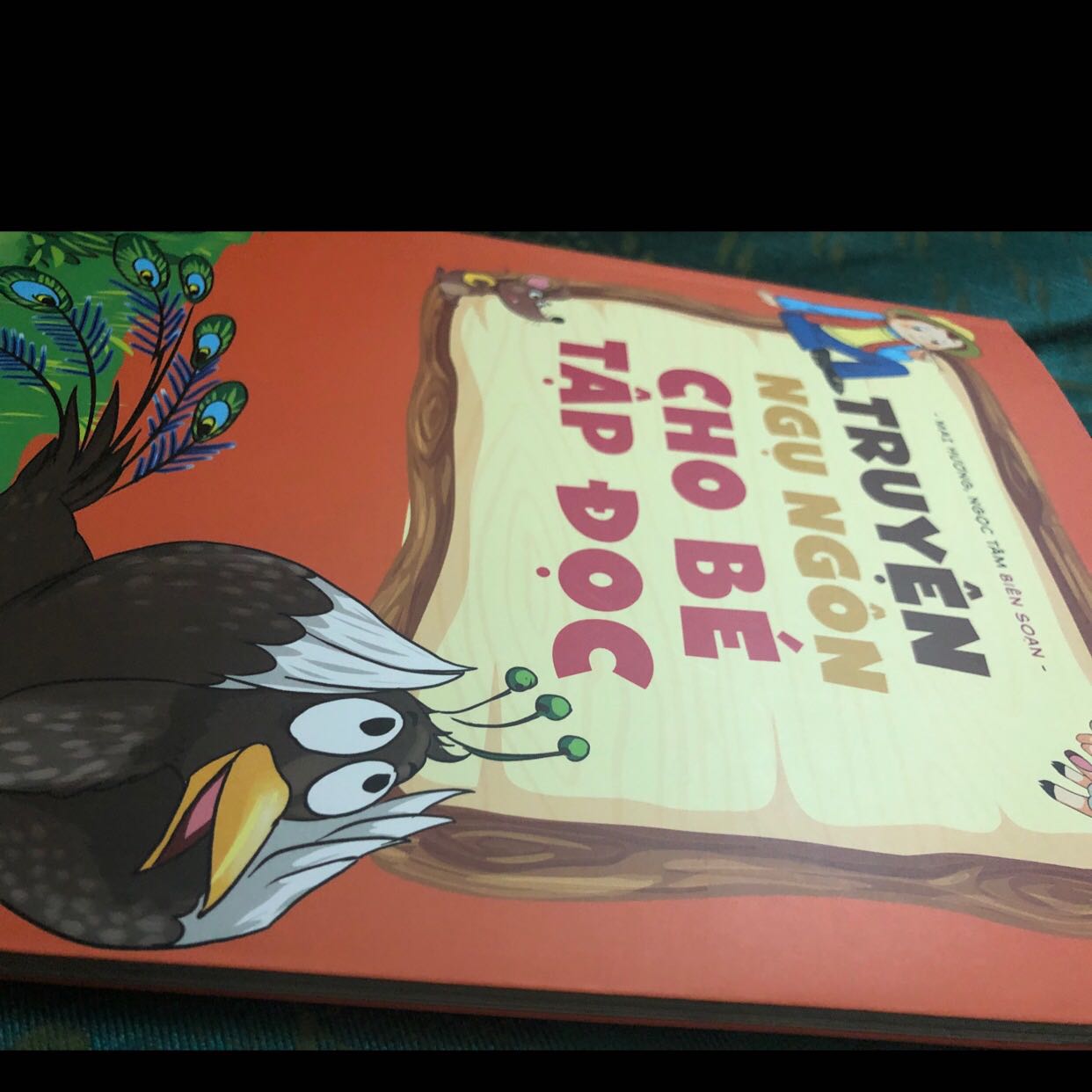 Sách mẫu mã, màu sắc đẹp. Bé nhà mình rất thích