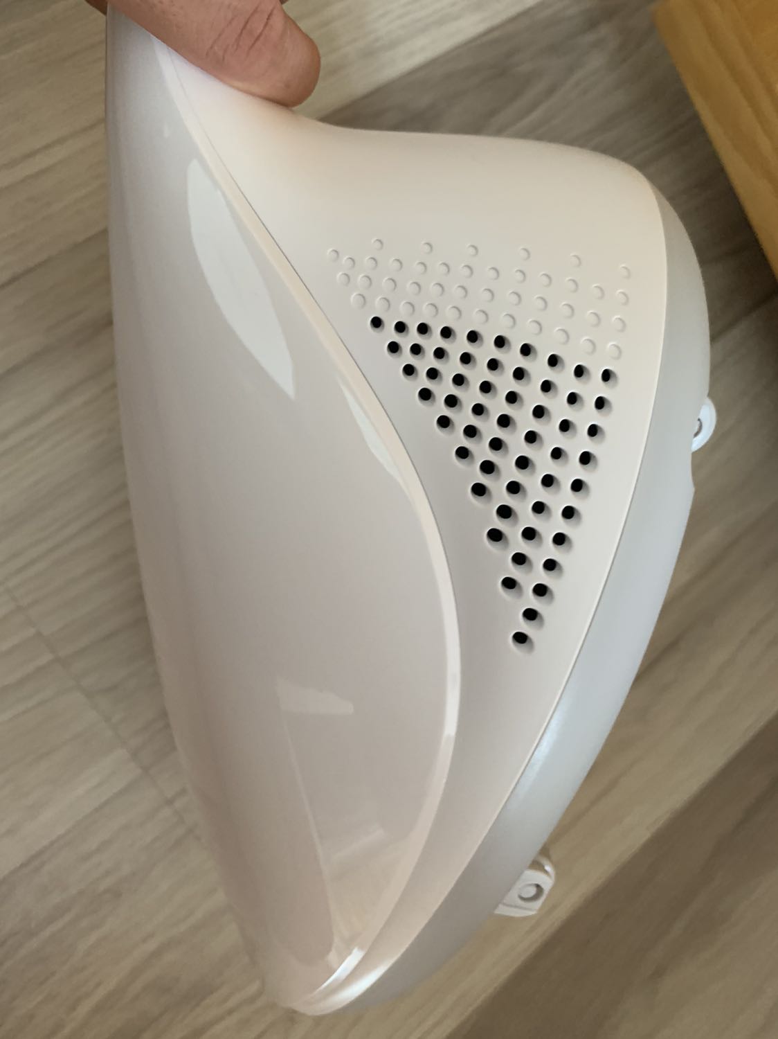 Máy rất đẹp, nhìn sang trọng, hút mạnh, hoá ra giường nệm bụi bẩn rất nhiều hơn mình tưởng. Cảm ơn Tiki, sẽ ủng hộ tiếp