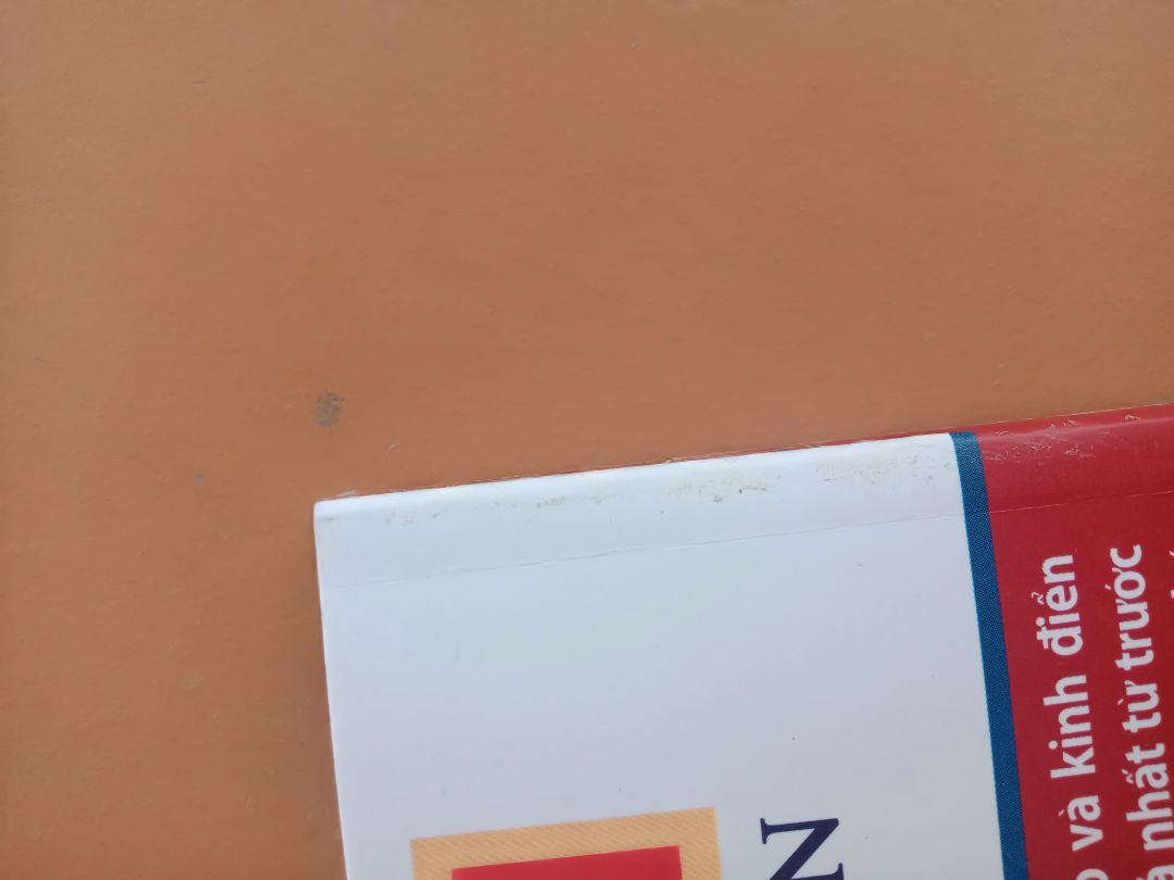 Bởi trước đó đã mua rất nhiều sách trong cùng đợt sale tháng 6 nhưng lần này nhận sách thấy rất thất vọng, sách nhăn và bị rạch ở bìa, lúc mở cũng hơi bụi. Chất lượng giấy khá ổn, nhẹ. ??