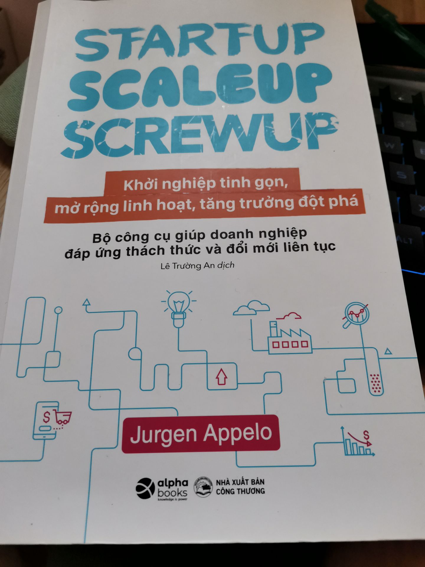 Sách có nhiều bài học cũng như cách thức hay để vận hành một business. Ngoài ra còn giới thiệu cách vận động quỹ và những bài học thực tiễn.