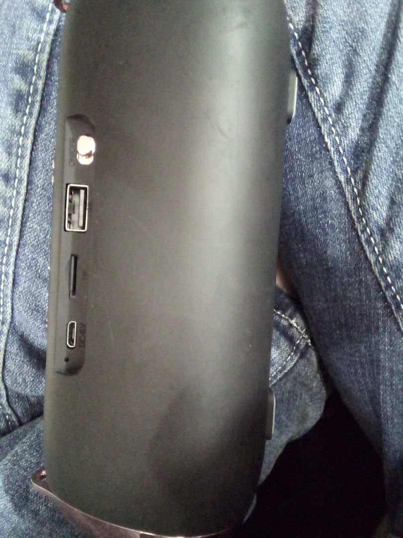 loa phù hợp với giá tiền, kết nối được cả điện thoại và máy tính, khá ổn trong tầm giá