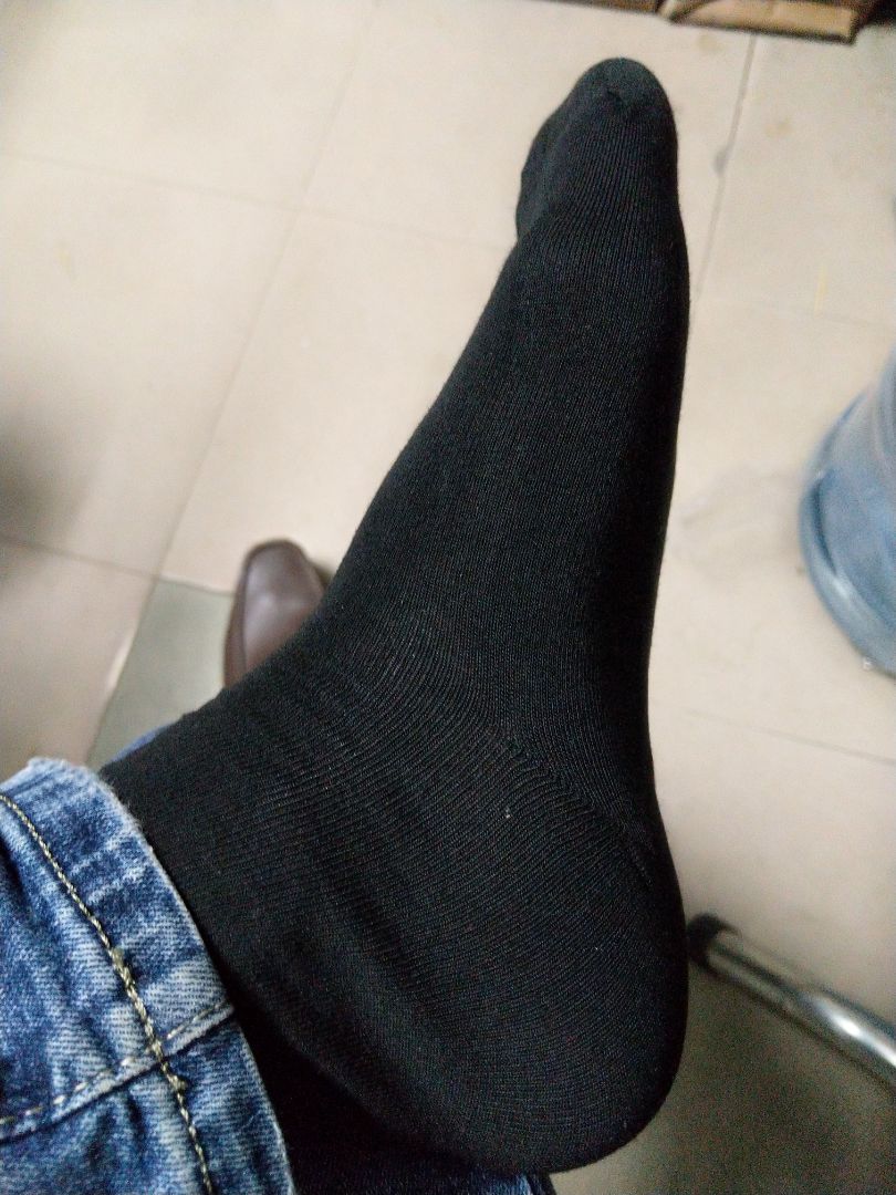 khá hài lòng về sản phẩm nên up hình review sp cho mọi người. cảm nhận đầu tiên là sản phẩm được đóng gói đẹp mắt như hình shop đã đăng. chất vải khá mềm và mịn, co giãn tốt, tất dài ngang mắt cá chân đúng kiểu mình thích. dịch vụ giao hàng của tiki cũng rất OK. vote 5*