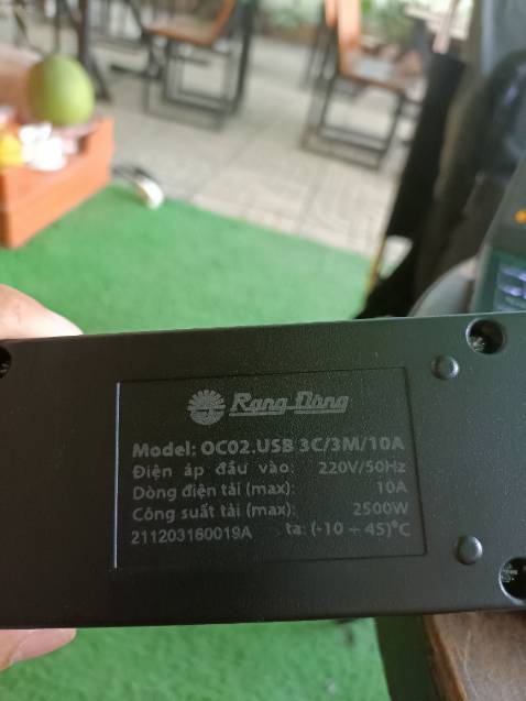 Ổ điện hoàn thiện tốt, khá nhẹ so với tưởng tượng. Cổng sạc Usb đủ công suất 10A