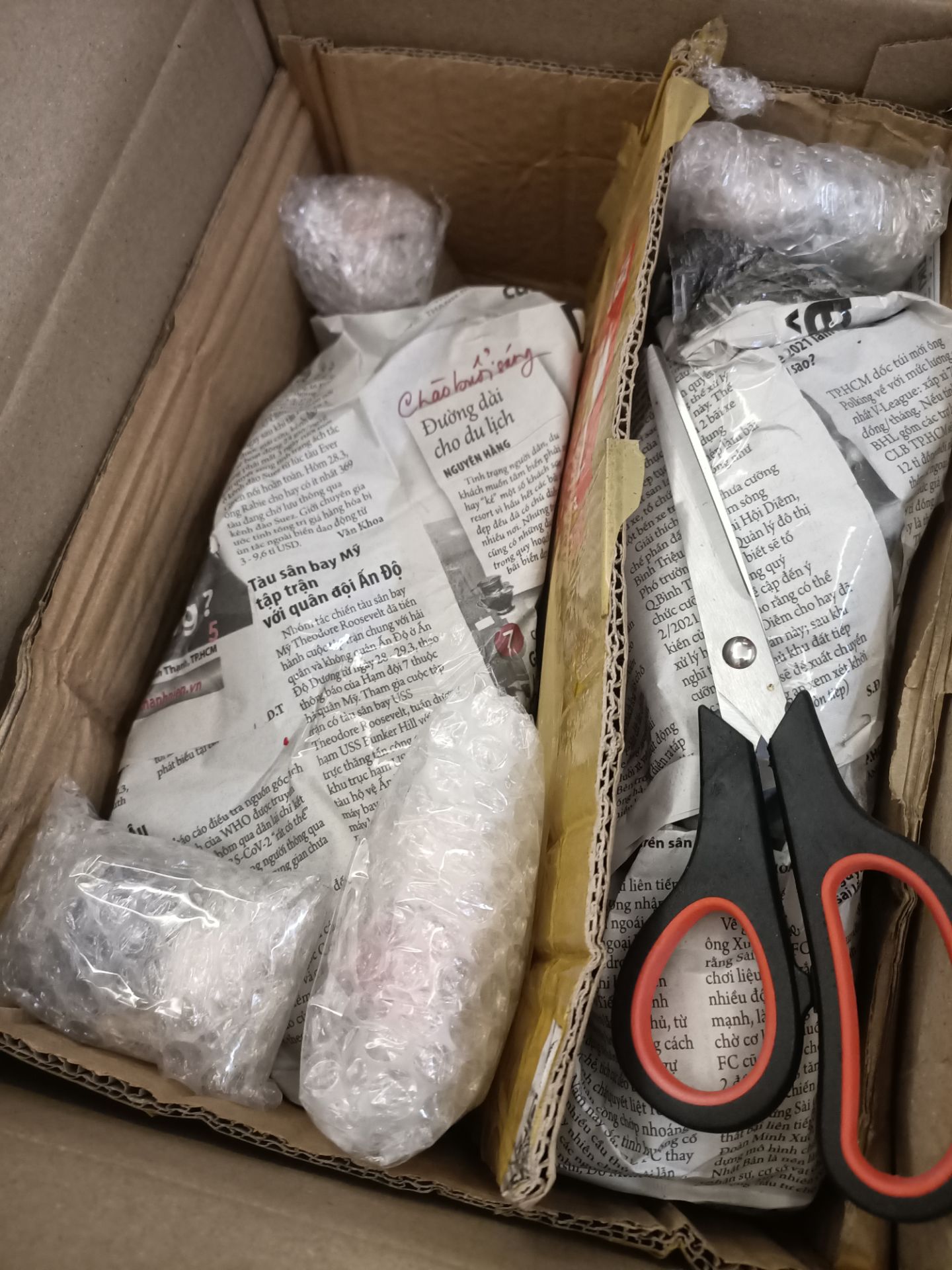 đóng gói cẩn thẩn , rất kỹ . tượng đẹp rất đáng đồng tiền. đóng gói cẩn thẩn , rất kỹ . tượng đẹp rất đáng đồng tiền.