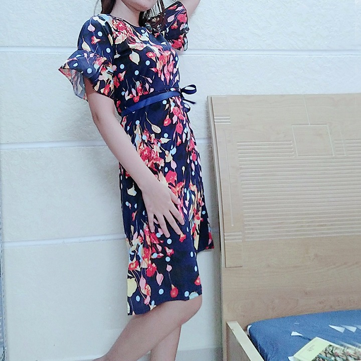 Chất vải hơi thô, nhưng kiểu dáng và màu sắc đẹp, mặc lên nhìn sang chảnh. Mình 46kg, cao 1.55m mặc rất vừa vặn, cảm ơn shop và tiki nhé