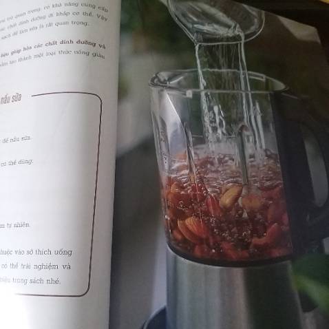 Mình không hài lòng khi nhận sách mà có những trang sách bị gấp nếp, xộc xệch như thế này. Người bán nên kiểm tra trước khi giao cho khách.