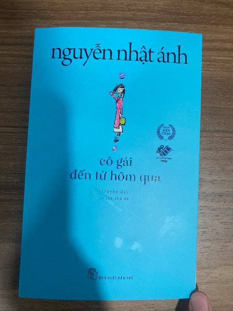 sách chính hãng, giao nhanh đúng tg mình đặt hoả tốc. Mình không biết có phải do sách để kho nên bẩn không hay sách sẵn vậy rồi, mà hơi thất vọng xíu :]