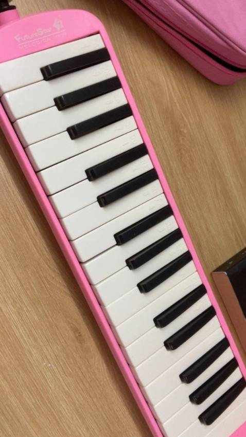 Đàn màu đẹp,cưng xĩu luôn, chất lượng thổi thì oke, rất đáng mua