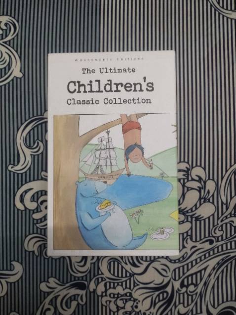 Đóng gói tốt, box set mới, cỡ chữ ở bản children classic thì to rõ, dễ đọc hơn bản adult classic. Mặc dù là children classic nhưng mà từ vựng hơi khó.