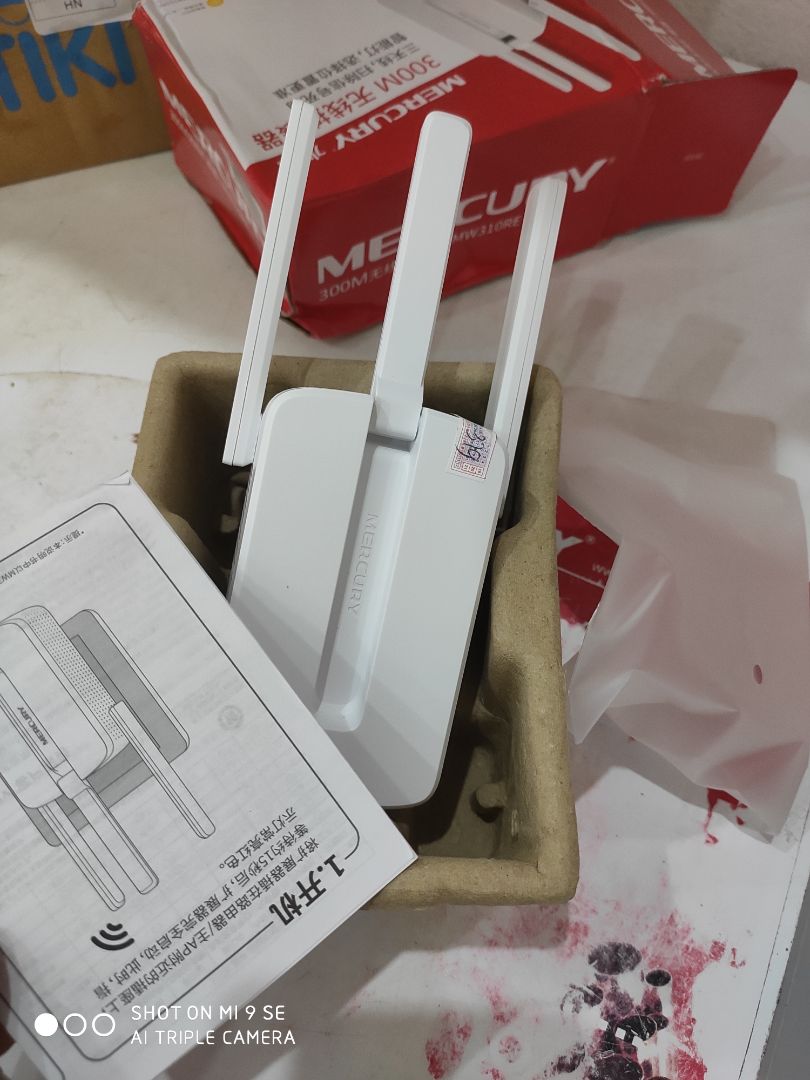 Đóng hộp cẩn thận, tuy nhiên không biết do vận chuyển hay thế nào nhưng hộp bị bóp ở nhiều chỗ và cũ, tùy nhiên không ảnh hưởng đến thiết bị.