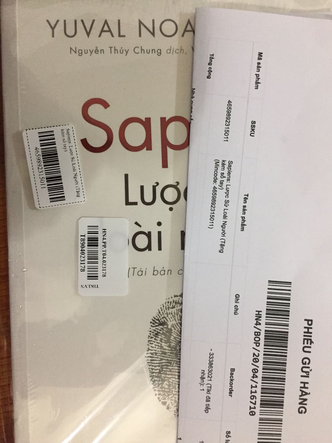 trên phiếu giao hàng có ghi là tặng kèm sổ tay nhưng lúc nhận hàng thì ko có sổ tay. Sách thì khá nổi tiếng rồi, nên đọc.