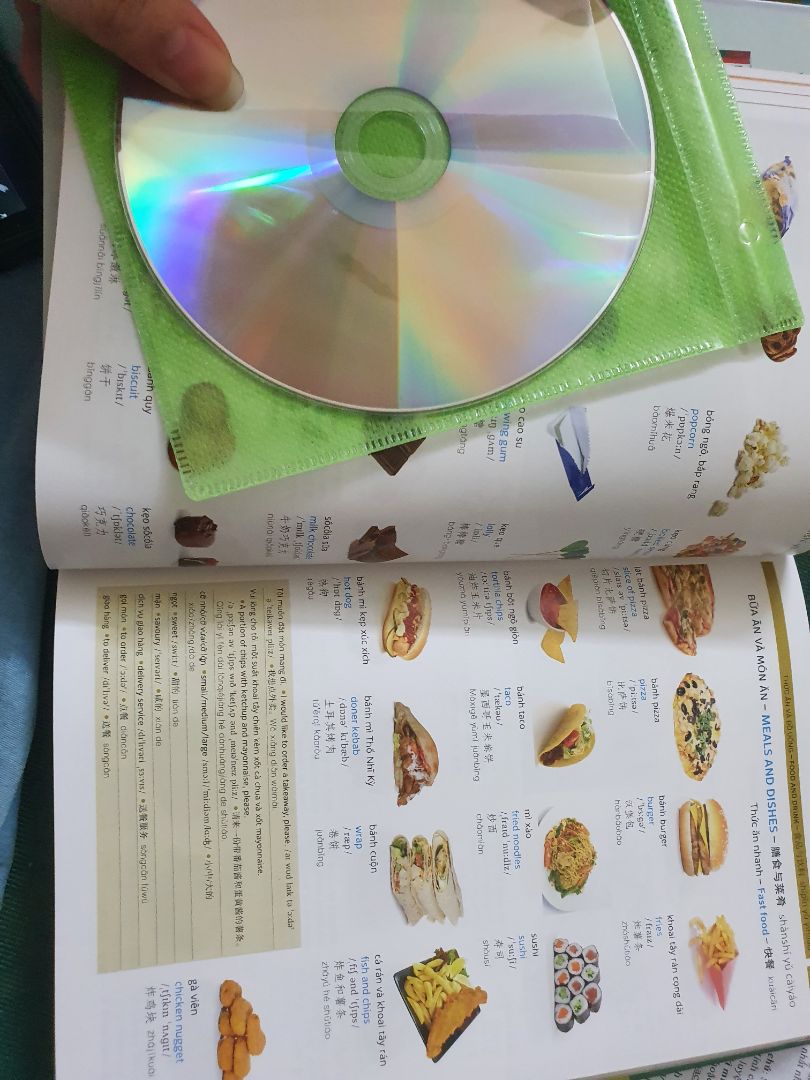 Lần này Tiki giao hơi lâu hơn bình thường, 1 tuần mới nhận đc nhg chất lượng sách rất oke nên vẫn 5 sao nha. Sách mới đẹp, gói kĩ và đẹp, nội dung từ điển vô cùng hữu ích, rất đáng mua