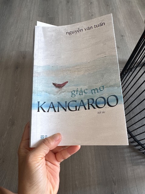 Các bạn trẻ càng nên đọc. Tôi đã tuổi trung niên, mới đọc hơn 20 trang đã muốn quay lại trường đại học mà học tiếp...
Cám ơn tác giả

Hi vọng một ngày nào đó sẽ xin được chữ ký của tác giả vào quyển sách