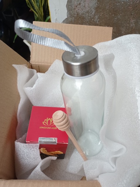 sản phẩm nguyên vẹn rất ok, giao hàng đóng gói cẩn thận, giao nhanh, vị dễ uống, mật ong vị ngọt nhẹ chứ không gắt, mùi sâm thơm cực, que lấy mật bằng gỗ đảm bảo chất lượng sp