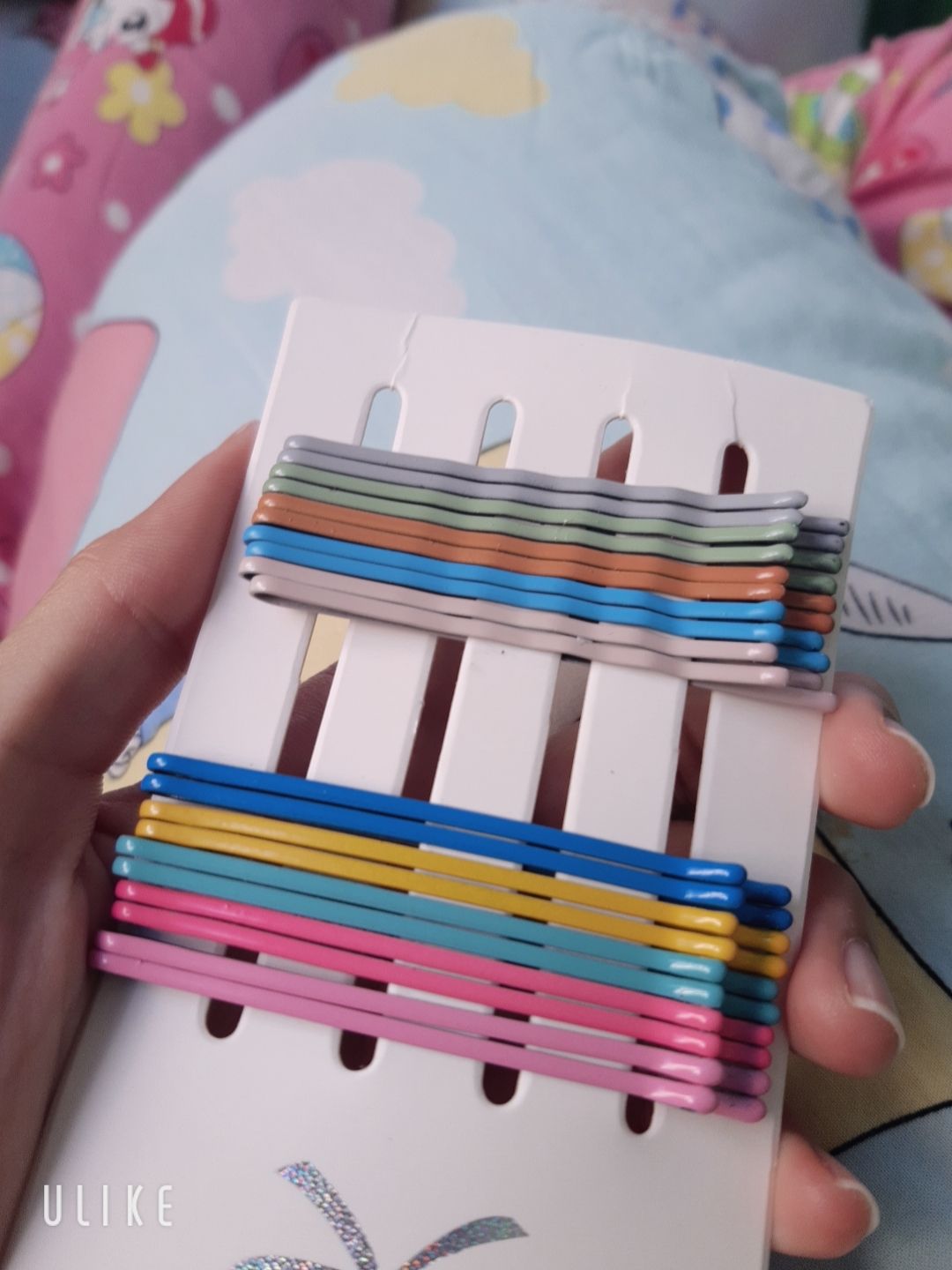 sản phẩm là 2 màu khác nhau nhưng hình như còn bám bụi ở 1 vài chỗ và dễ bị tróc màu sản phẩm là 2 màu khác nhau nhưng hình như còn bám bụi ở 1 vài chỗ và dễ bị tróc màu