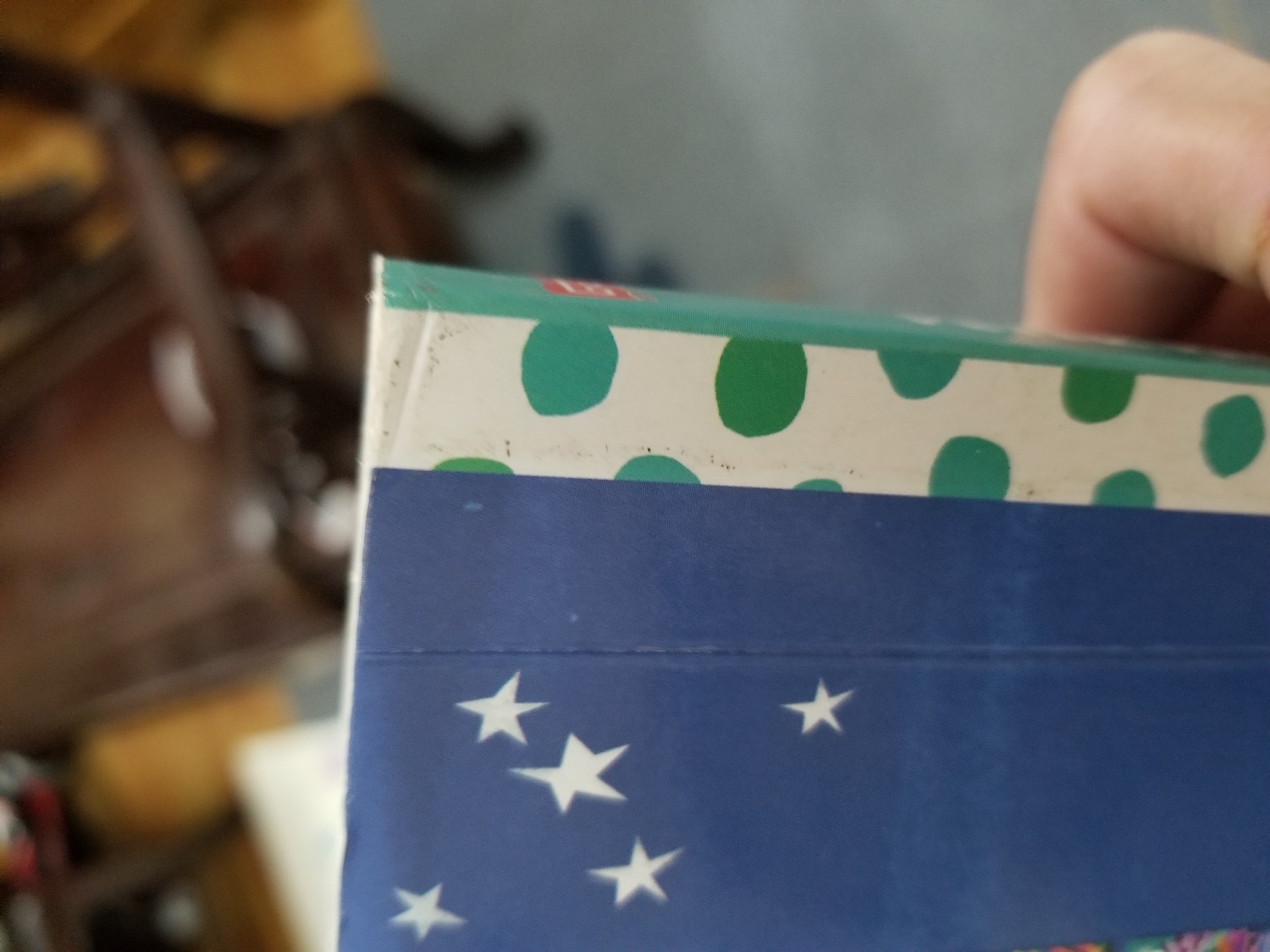 Sách cũ, bẩn, bên trong lại còn rách nữa. Mua về để đem tặng mà nhận hàng như kiểu sách dùng rồi. Rất thất vọng!