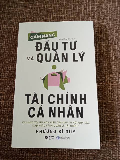 Tác giả người Đài Loan, chia sẻ nhiều về chiến lược phân bổ tài sản trong ngắn hạn, trung hạn, dài hạn. Cách lựa chọn khi đầu tư vào cổ phiếu, quỹ hỗ tương, bảo hiểm nhân thọ. Xin cảm ơn tác giả và nhà sách Tiki đã giới thiệu cuốn sách.