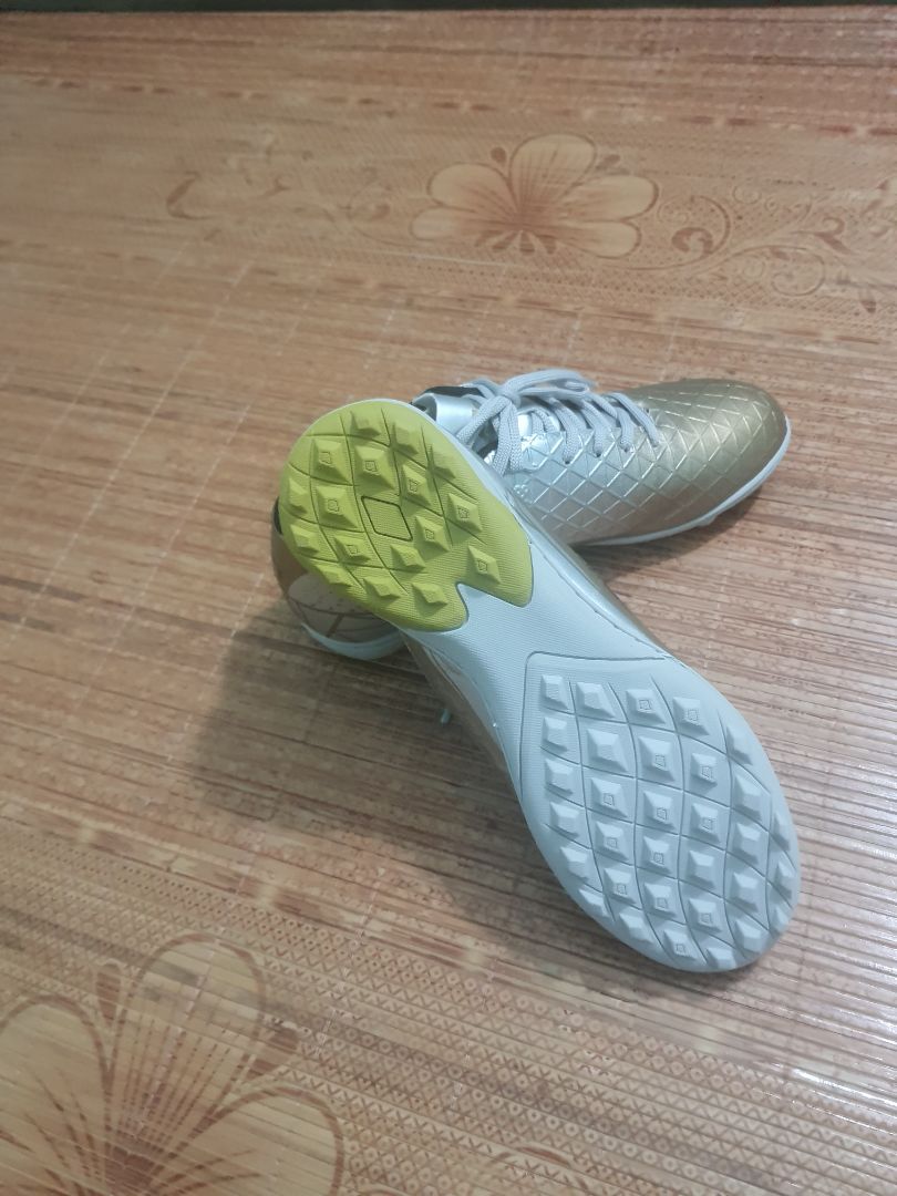 mẫu mã nhìn cũng khá đẹp. hộp hơi nát
được