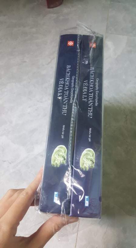 Vừa mới nhận được hàng sau 3 ngày, nhân viên giao hàng vui vẻ, nhiệt tình. Sách được đóng gói cẩn thận, nội dung hay. Sẽ tiếp tục ủng hộ.