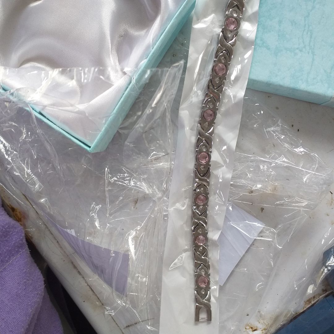 mình đặt2 chiếc màu vàng+trắng mà shop giao toàn màu trắng. mình mua hộ ng quen. giờ ngta k lấy. mình muốn trả lại 1 chiếc dc k ạ