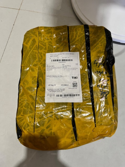 Thiết kế thời trang, đẹp, chắc chắn, đường chỉ may tỉ mỉ, chỉnh chu, đựng vừa sách A4, macbook air m1 hoặc surface pro. Tuy nhiên, đây là hàng cao cấp, nên góp ý shop đóng gói kĩ hơn nhe.