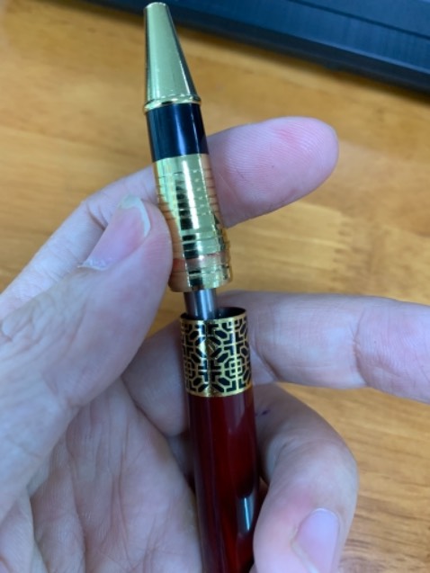 Bút dùng 3 lần đã bung. 150k?