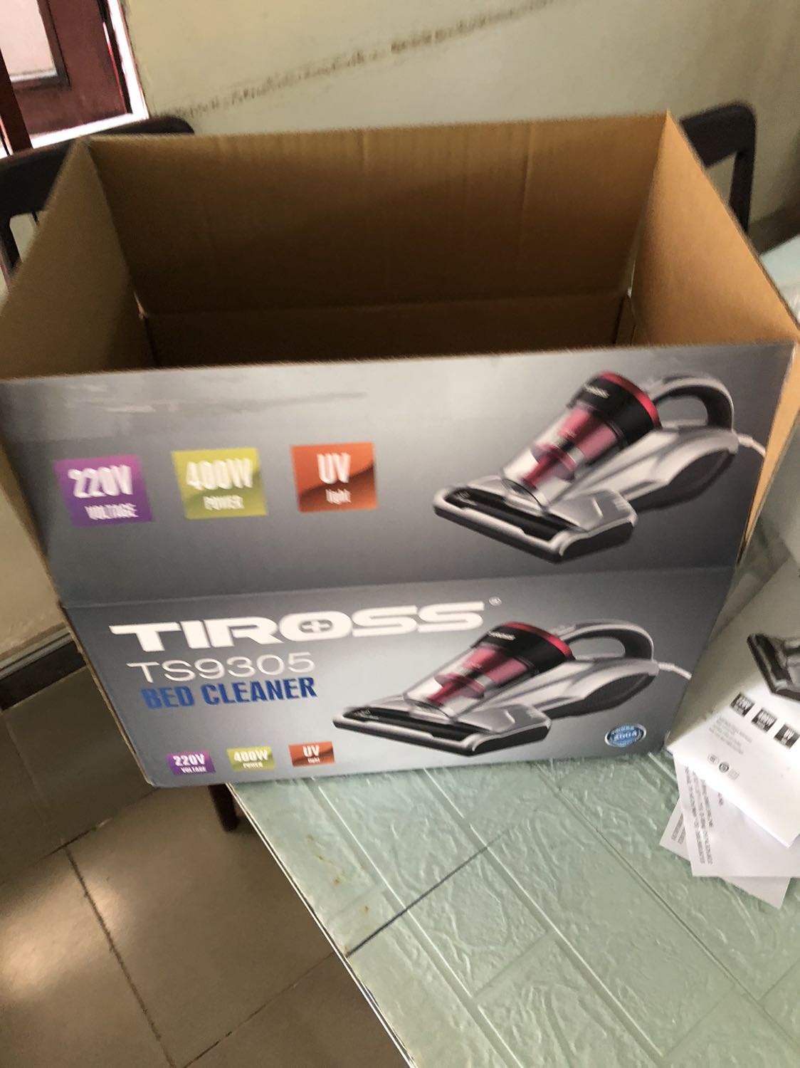 Ok đấy, hơi ồn chút, mà cái bộ phận lọc bụi, chổi quét, đèn uv hãng nên có chế độ bán lẻ để thay khi cần thiết, nhìn cũng dễ hỏng nếu ko cẩn thận